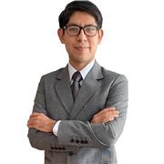 Profesor especializado en ciencias para escolares y universitarios